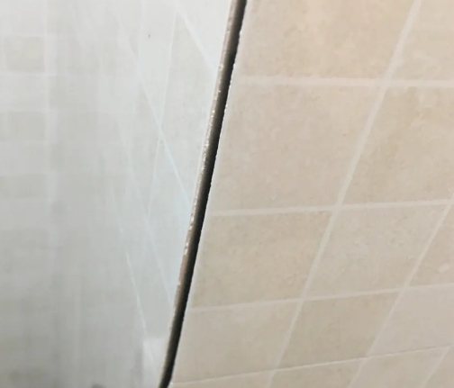 石嘴山瓷砖空鼓维修公司分享阳台瓷砖脱落的修复过程可以分为以下几个步骤