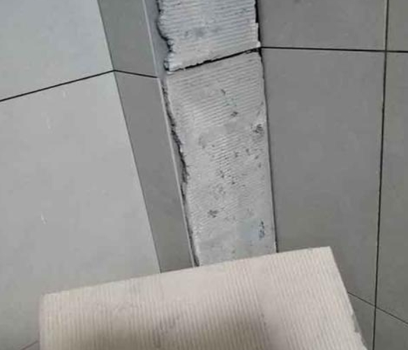 石嘴山瓷砖空鼓维修公司分享下厨房瓷砖脱落的补救措施。